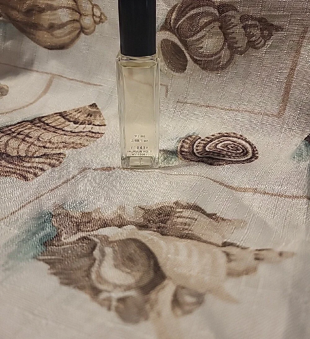 Riddle Voyeur Rollerball Scented Body Oil-20ml